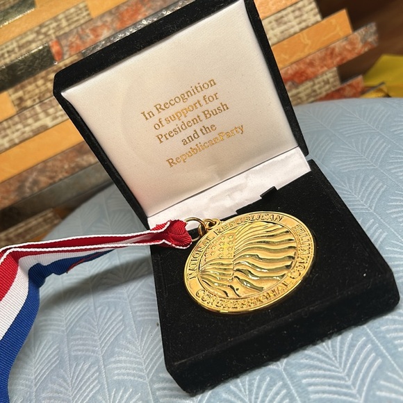 Nation Republican Congressional Committee coin award - Picture 4 of 13